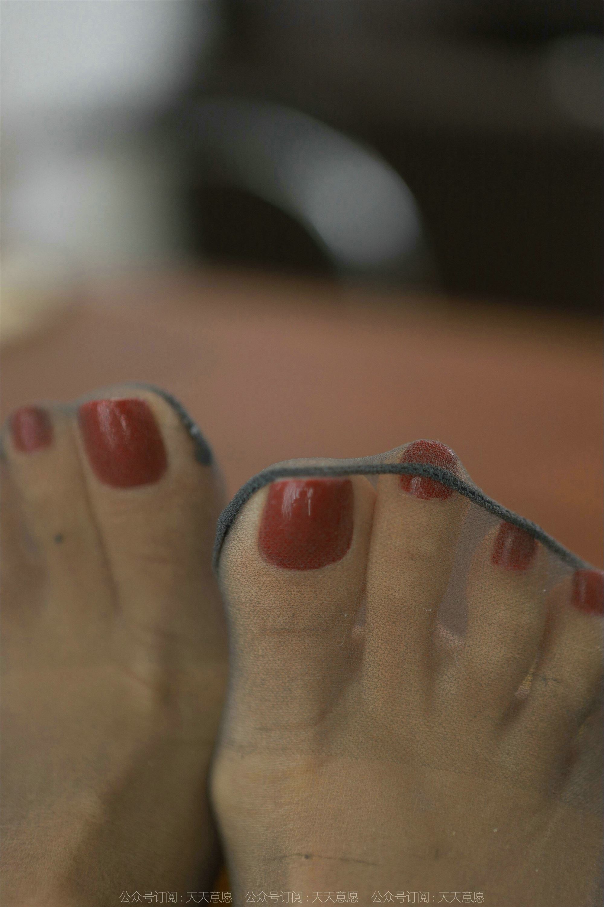 IESS异思趣向  2022.01.24 丝享家992：美子《办公桌下的红色》